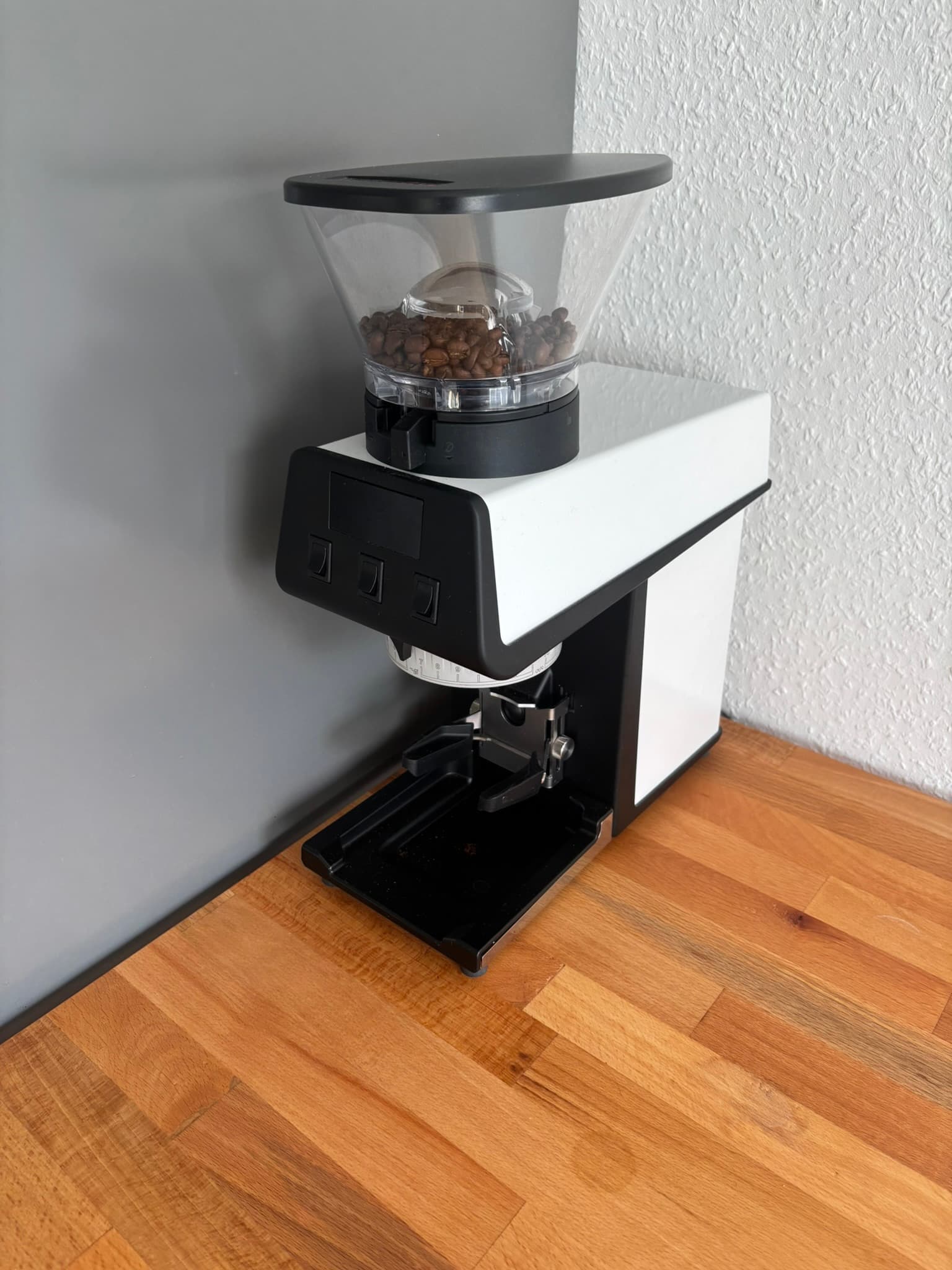 Pico grinder with coffee beans